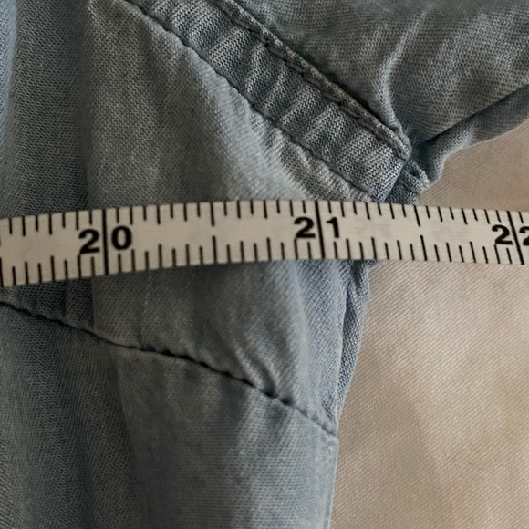 Chambrai ~ Soft & comfortable lightweight Chambray Denim Top, Size L… 💙￼ - Picture 5 of 7